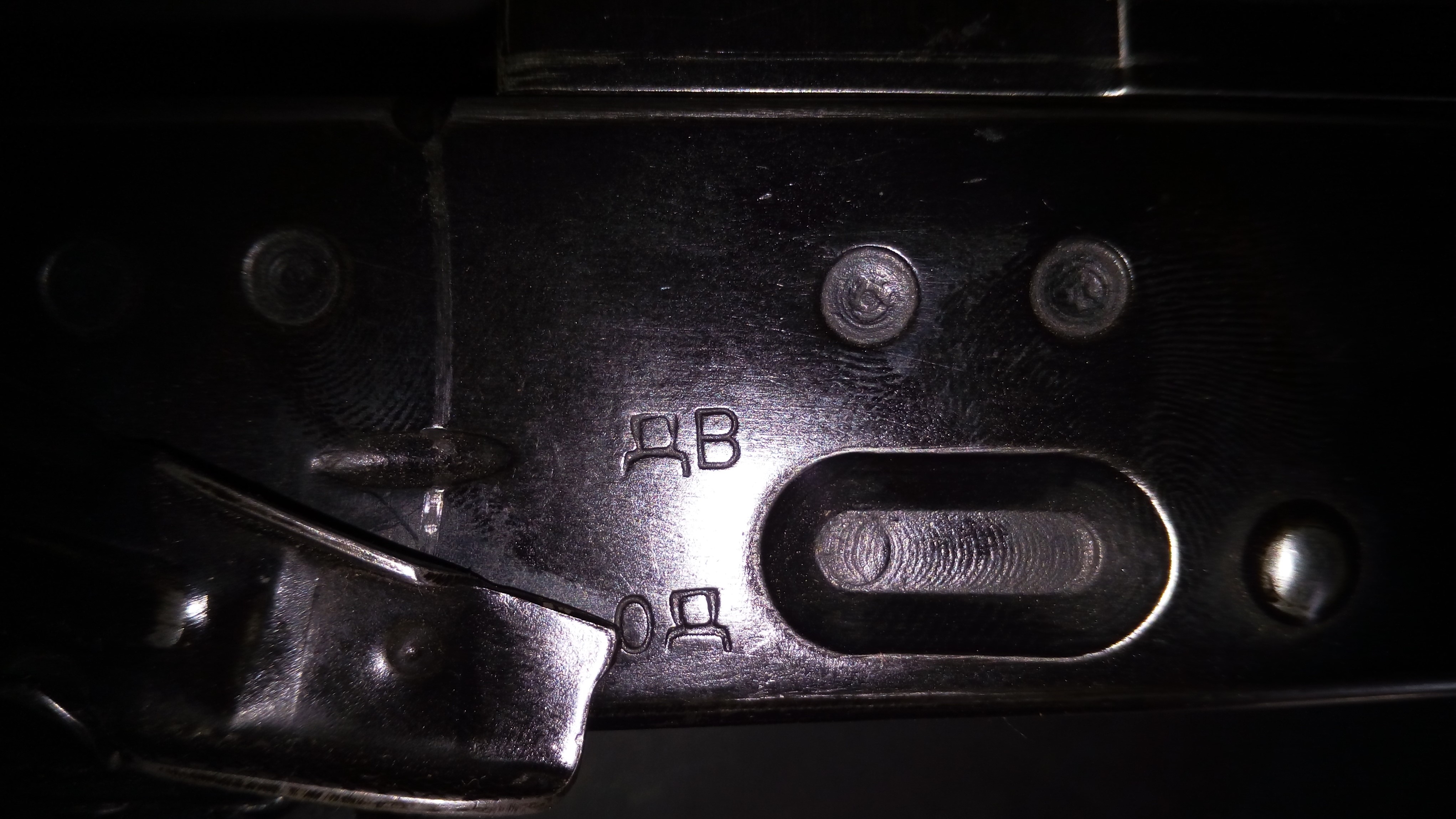 The Darra attempt to recreate Russian markings. Instead of “АВ” (AV), the marking is “ДВ” (DV), which makes no sense.